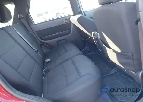 2010 Ford Escape Xlt z USA, uszkodzony, nr VIN 1FMCU9DG9AKA87993